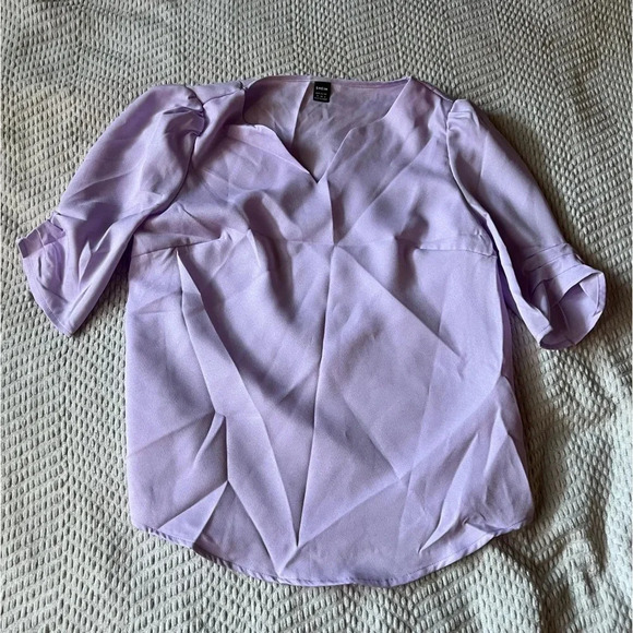 🖤New Solid Lightweight Notched Neck Blouse🖤 - Picture 2 of 7